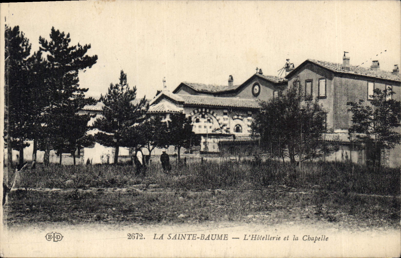 CPA La Sainte Baume L'Hotellerie et la Chapelle