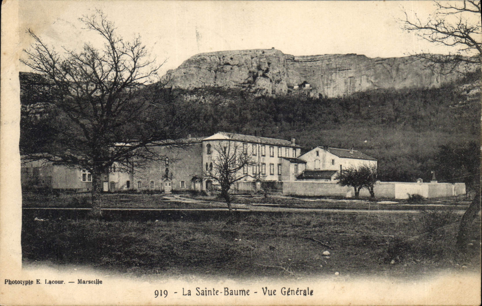 CPA La Sainte Baume Vue Generale 