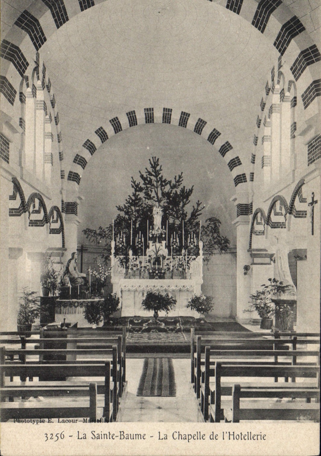 CPA La Sainte Baume La Chapelle de l'Hotellerie 