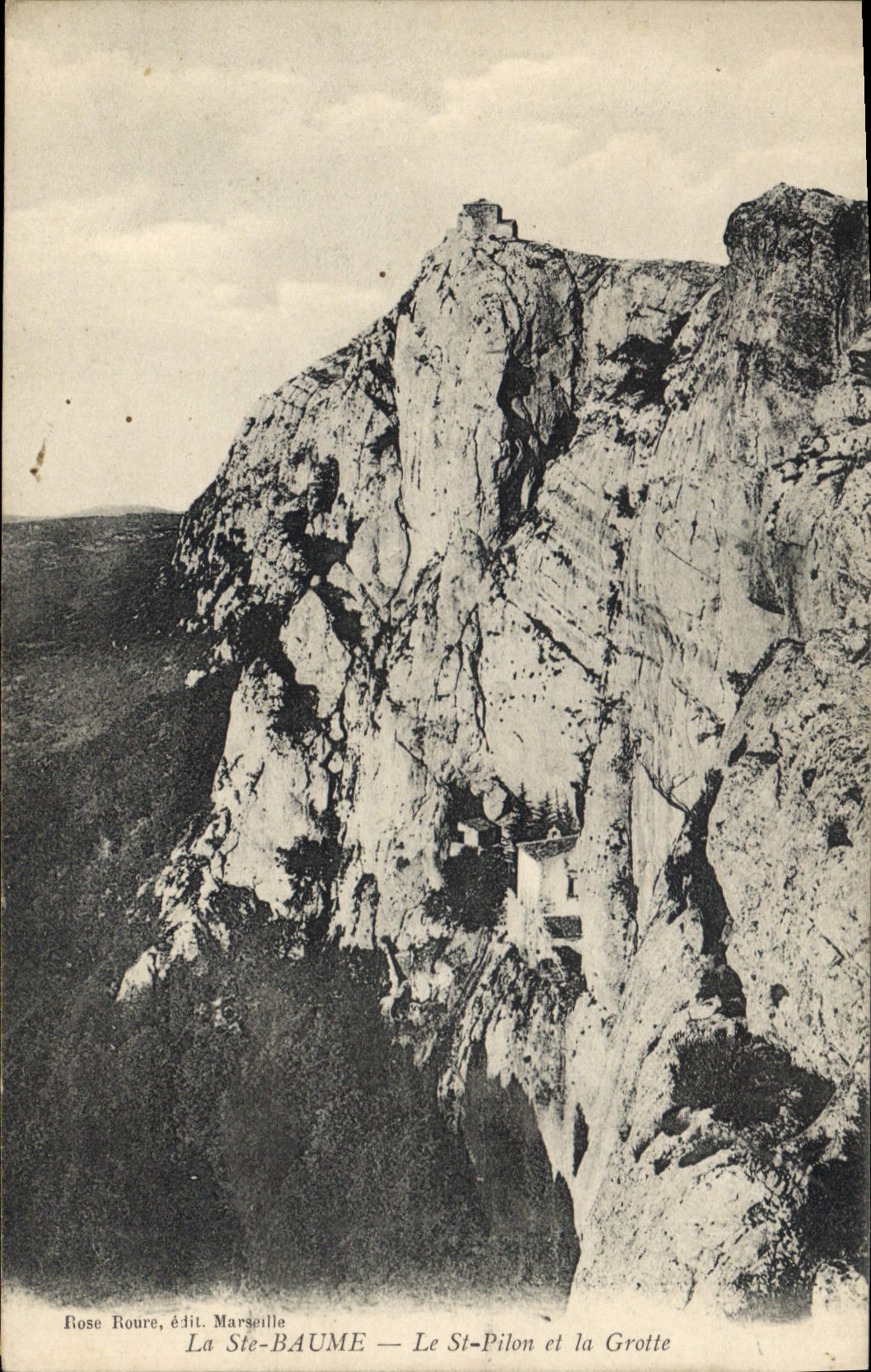 CPA La Ste Baume Le St Pilon et la Grotte 