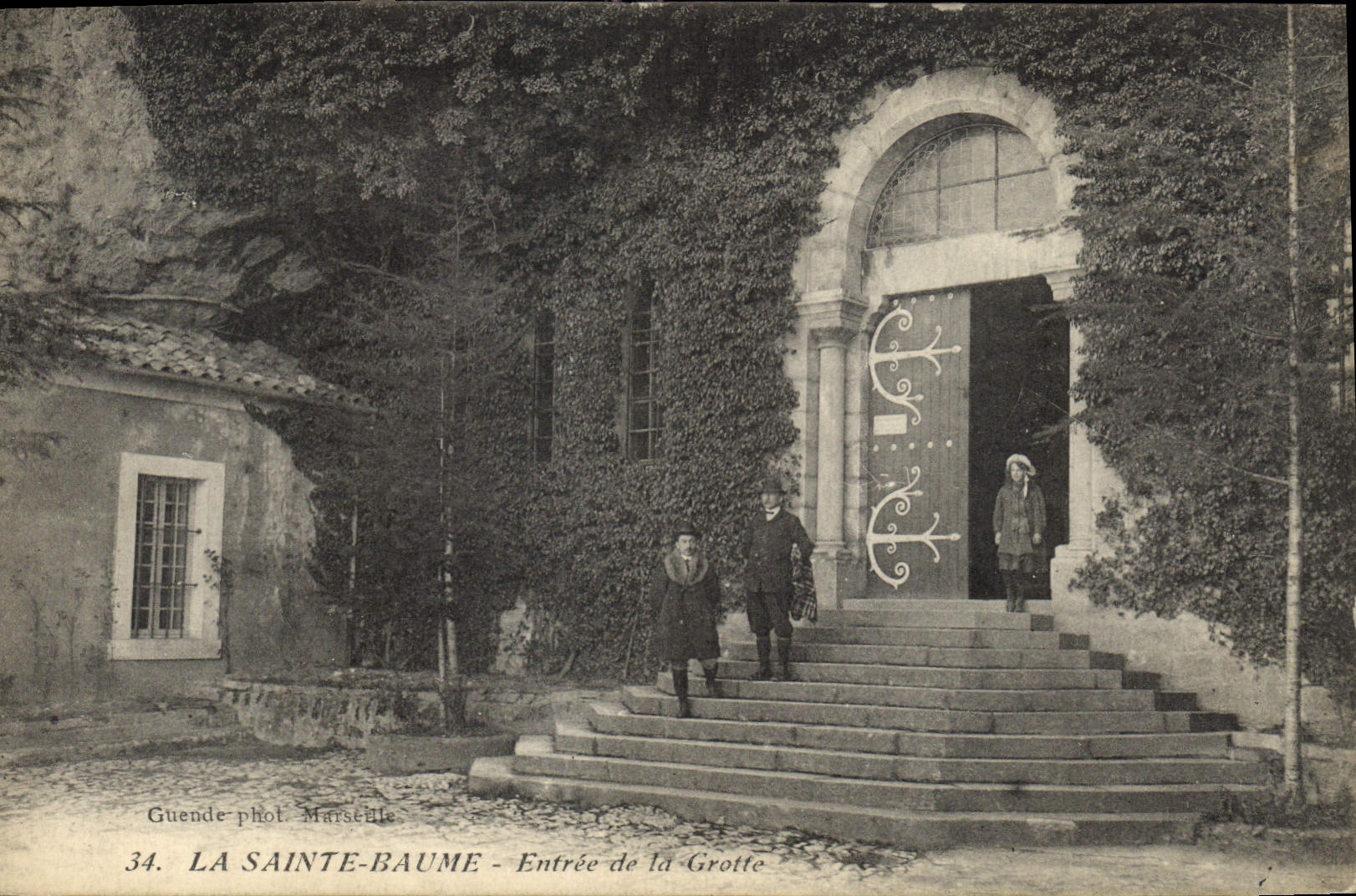 CPA La Sainte Baume Entree de la Grotte 