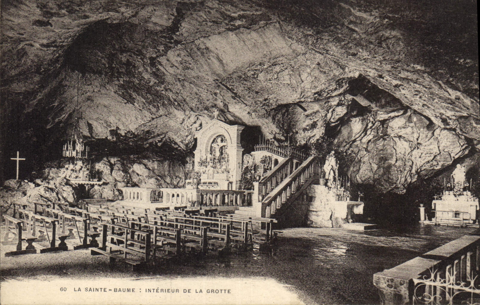 CPA La Sainte Baume Interieur de la Grotte 