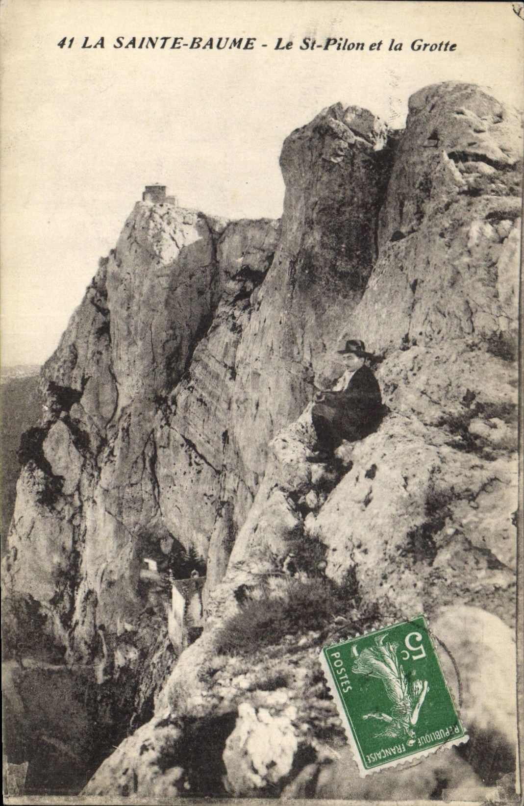 CPA La Sainte Baume Le St Pilon et la Grotte 