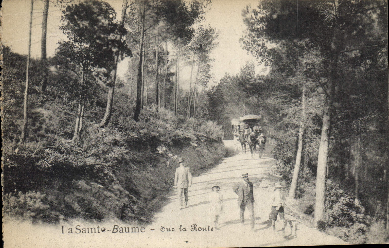 CPA La Sainte Baume Sur la Route 
