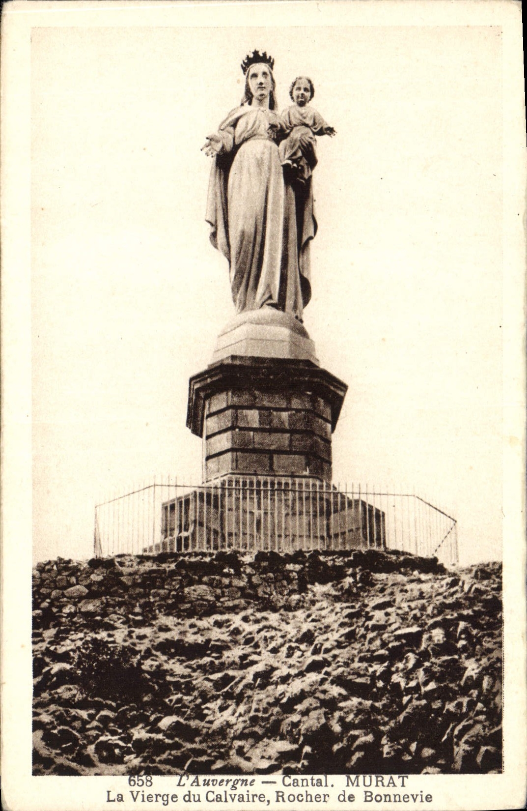 CPA Cantal Murat La Vierge du Calvaire Rocher de Bonnevie