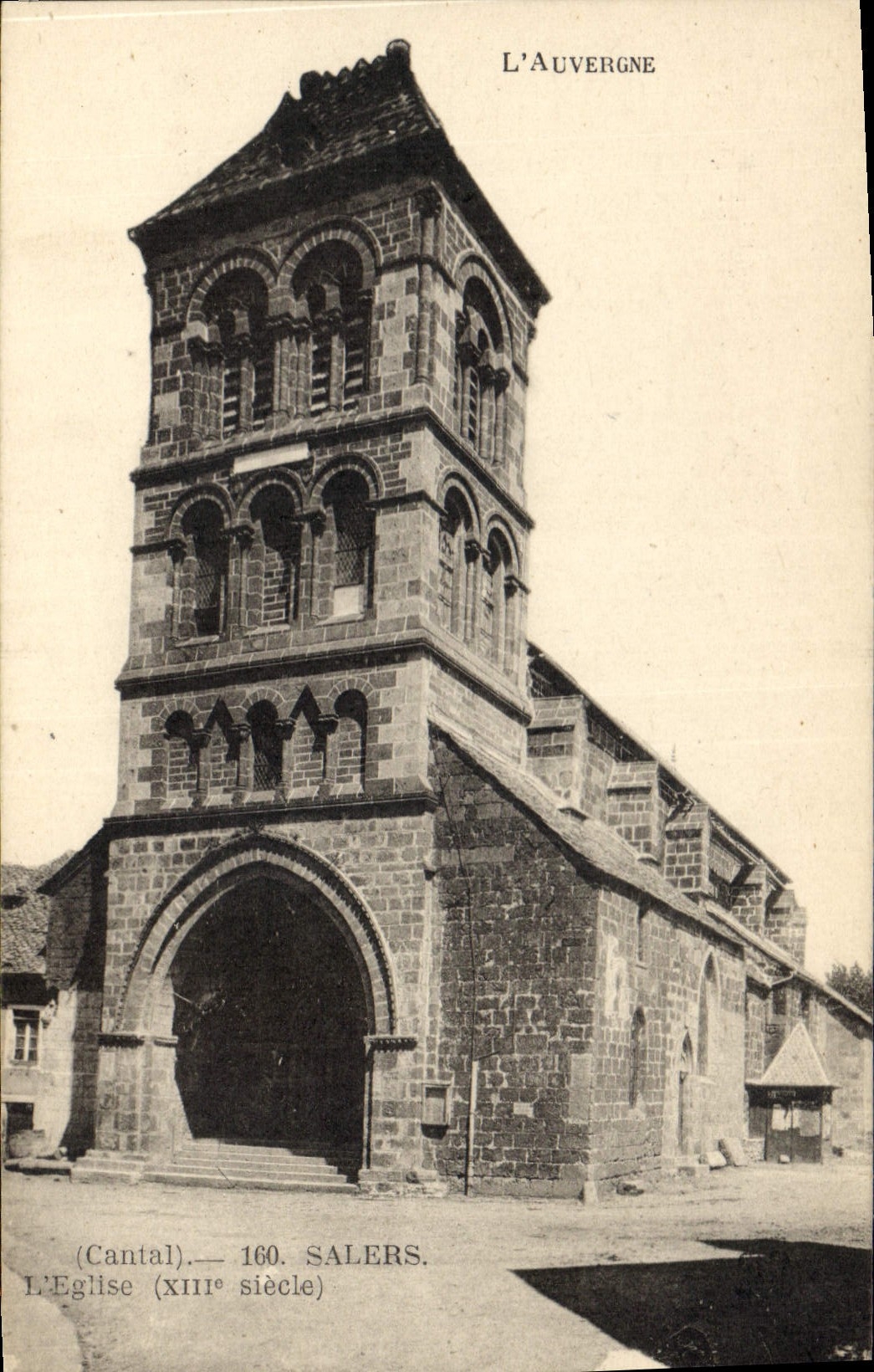 CPA Salers Cantal Un coin de la Grande Place 