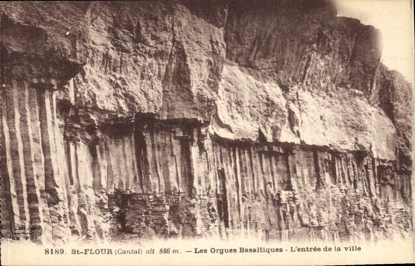 CPA St Flour Cantal Les Orgues Basaltiques L'entree de la ville