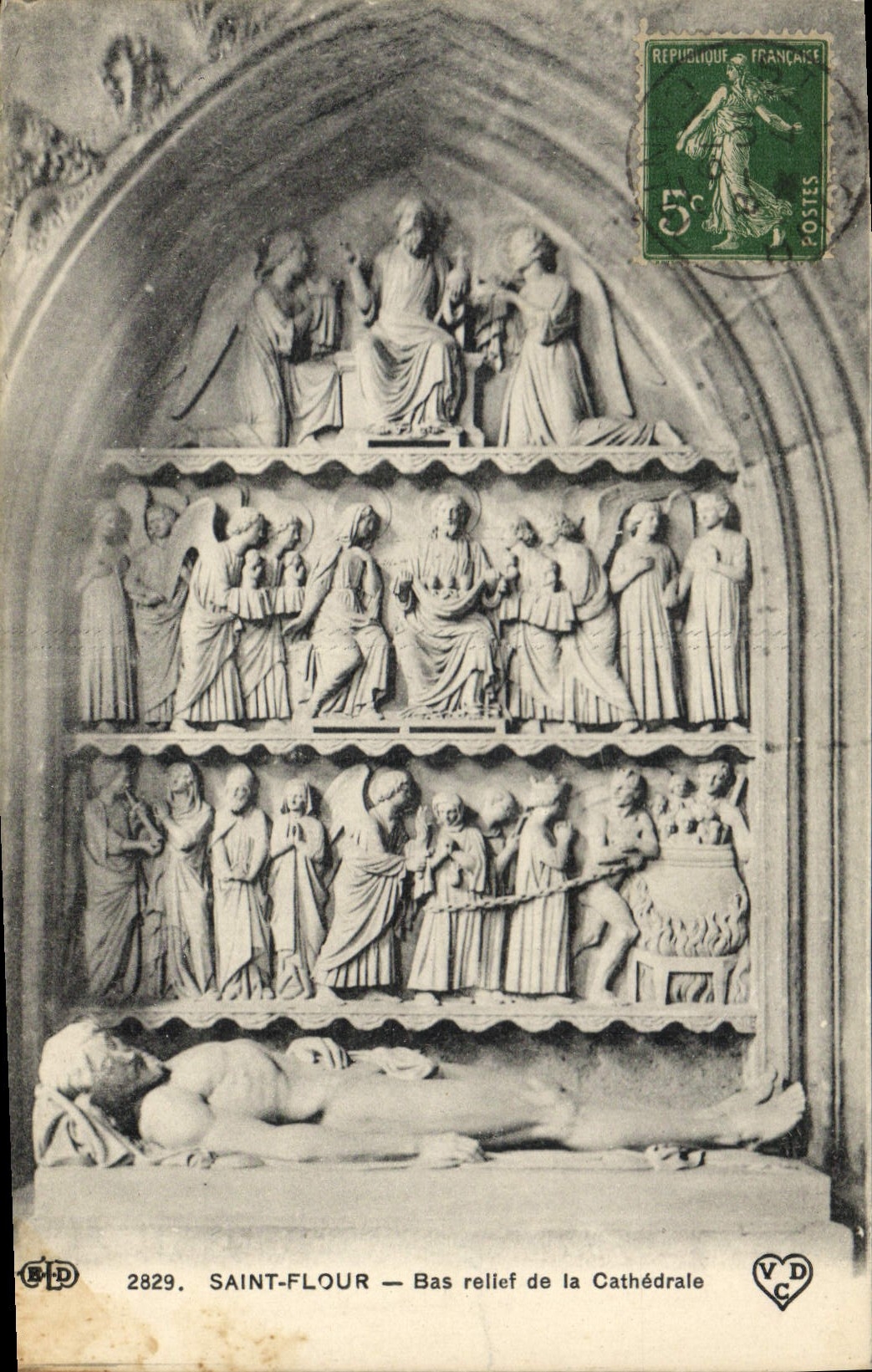 CPA Saint Flour Bas relief de la Cathedrale 