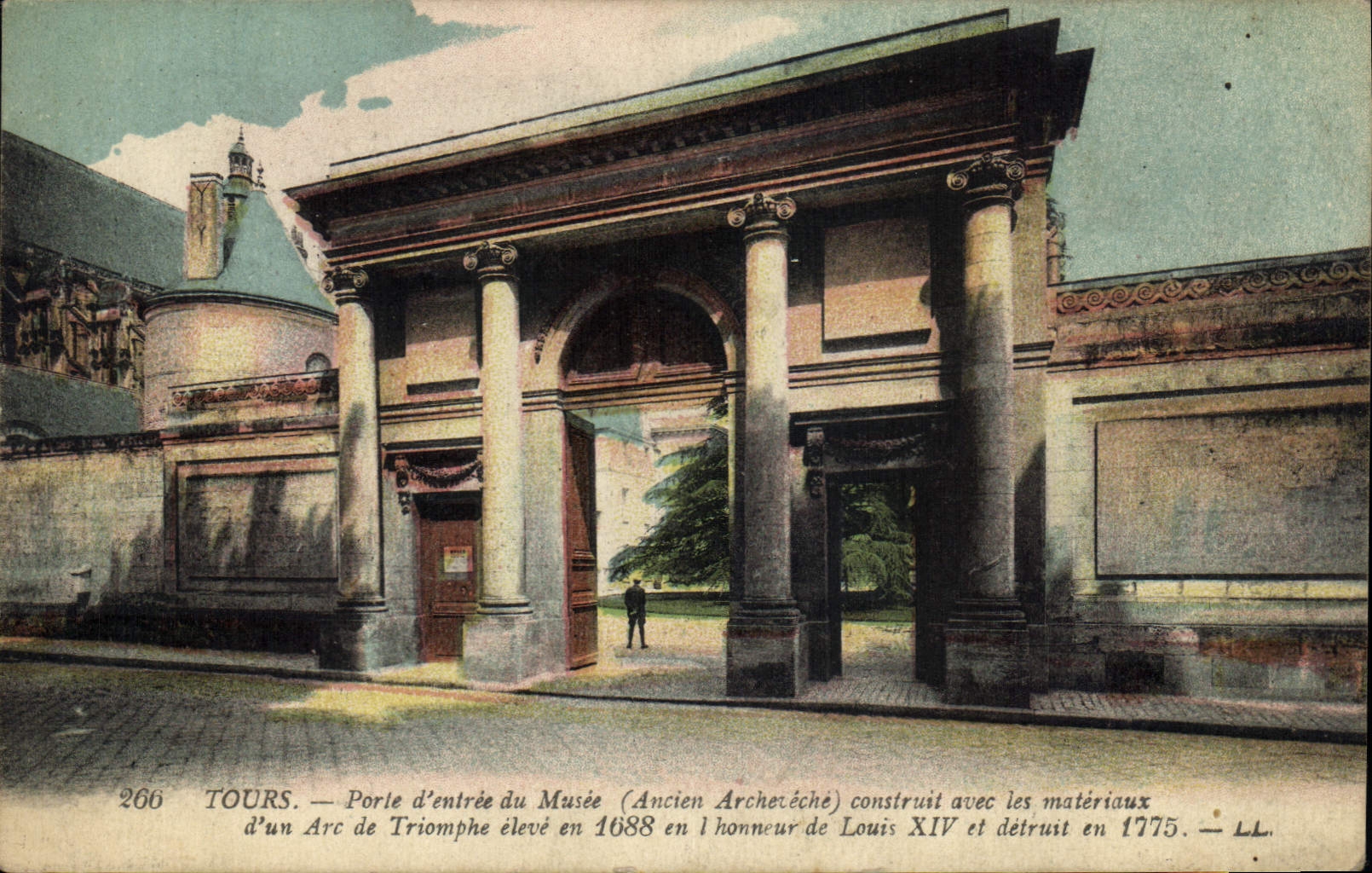 CPA Tours Porte d'entree du Musee 