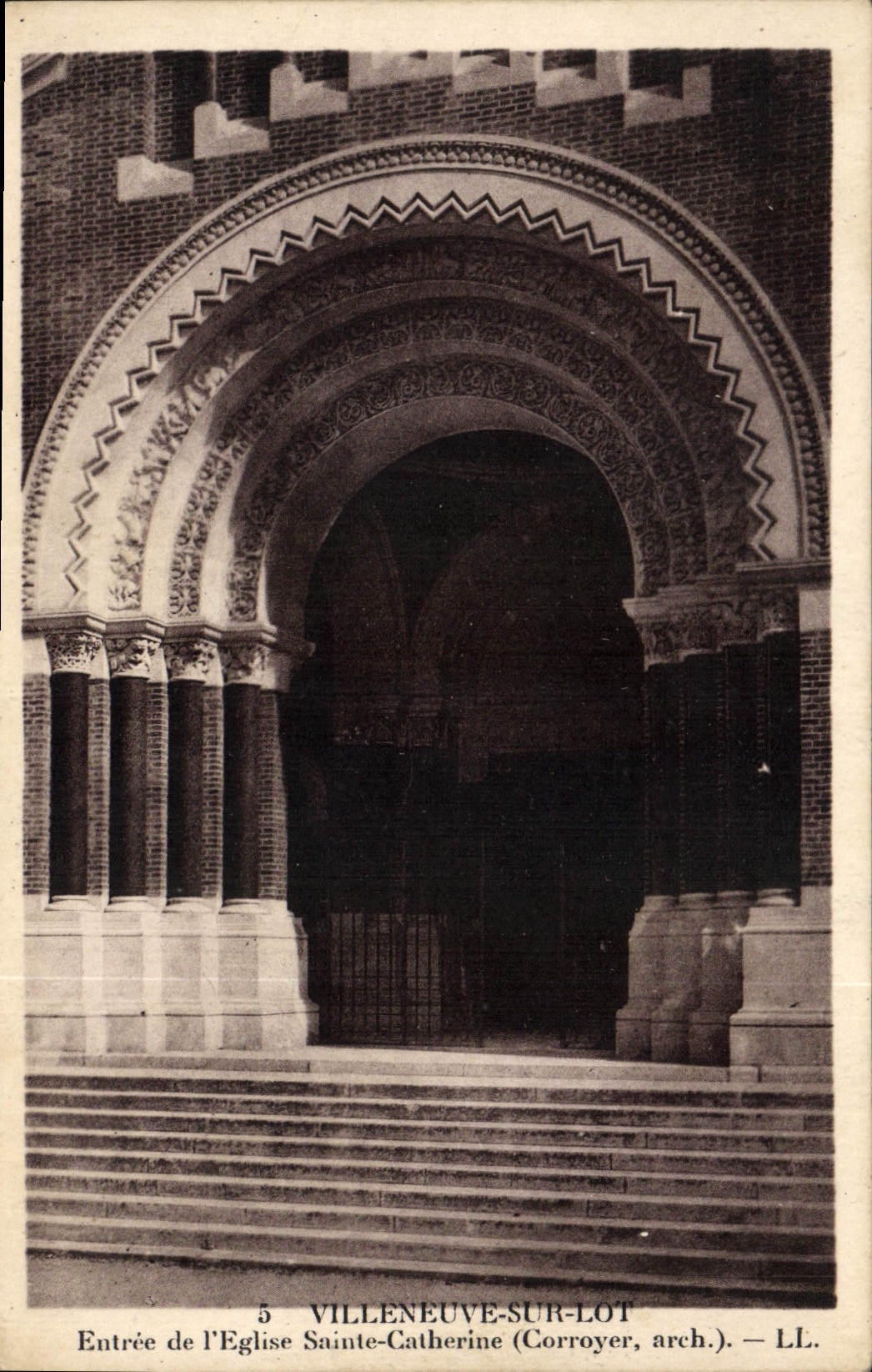 CPA Villeneuve sur Lot Entree de l'Eglise Sainte Catherine 