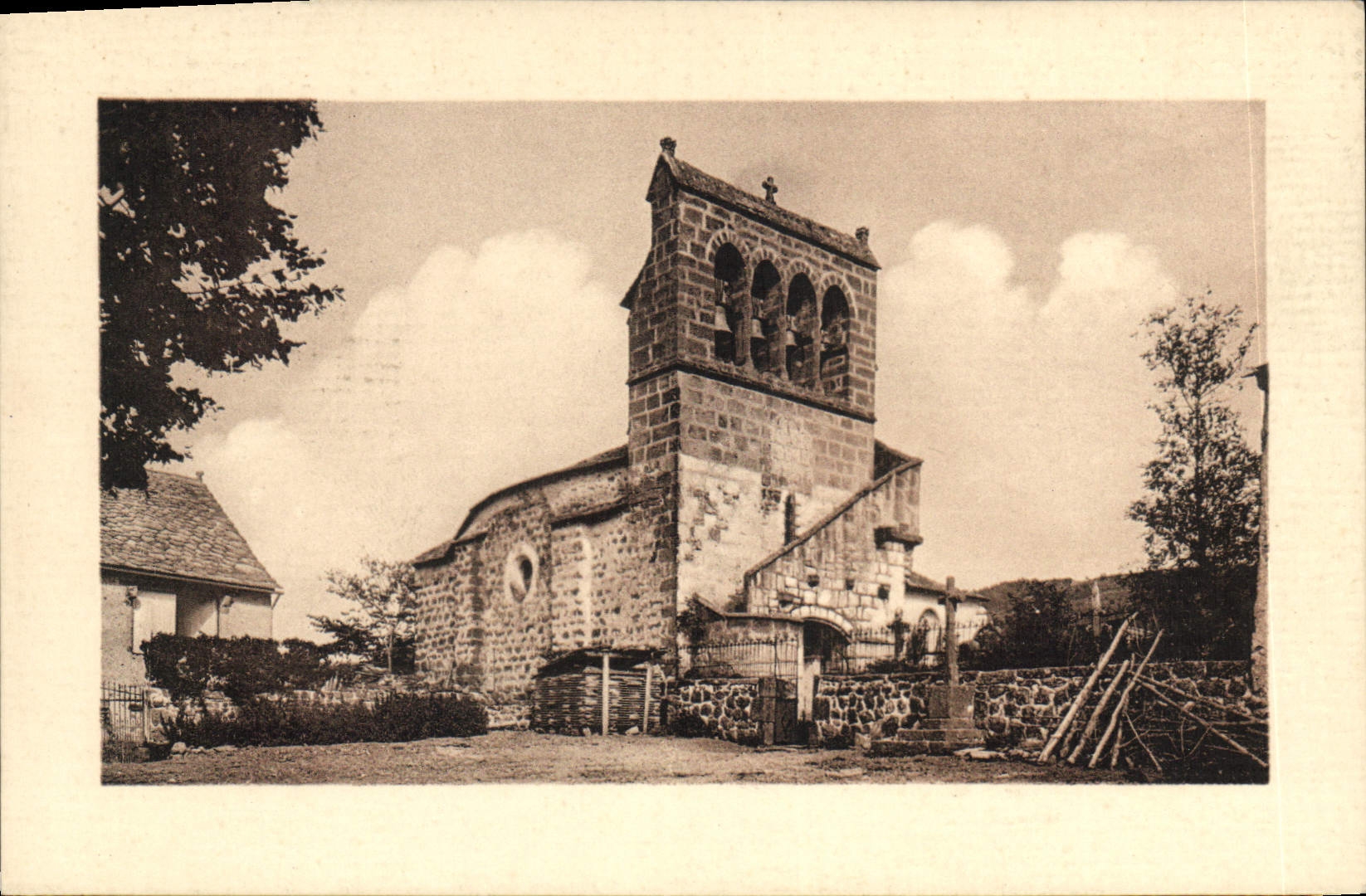 CPA Environs de Neussargues L'Eglise de Moissac 