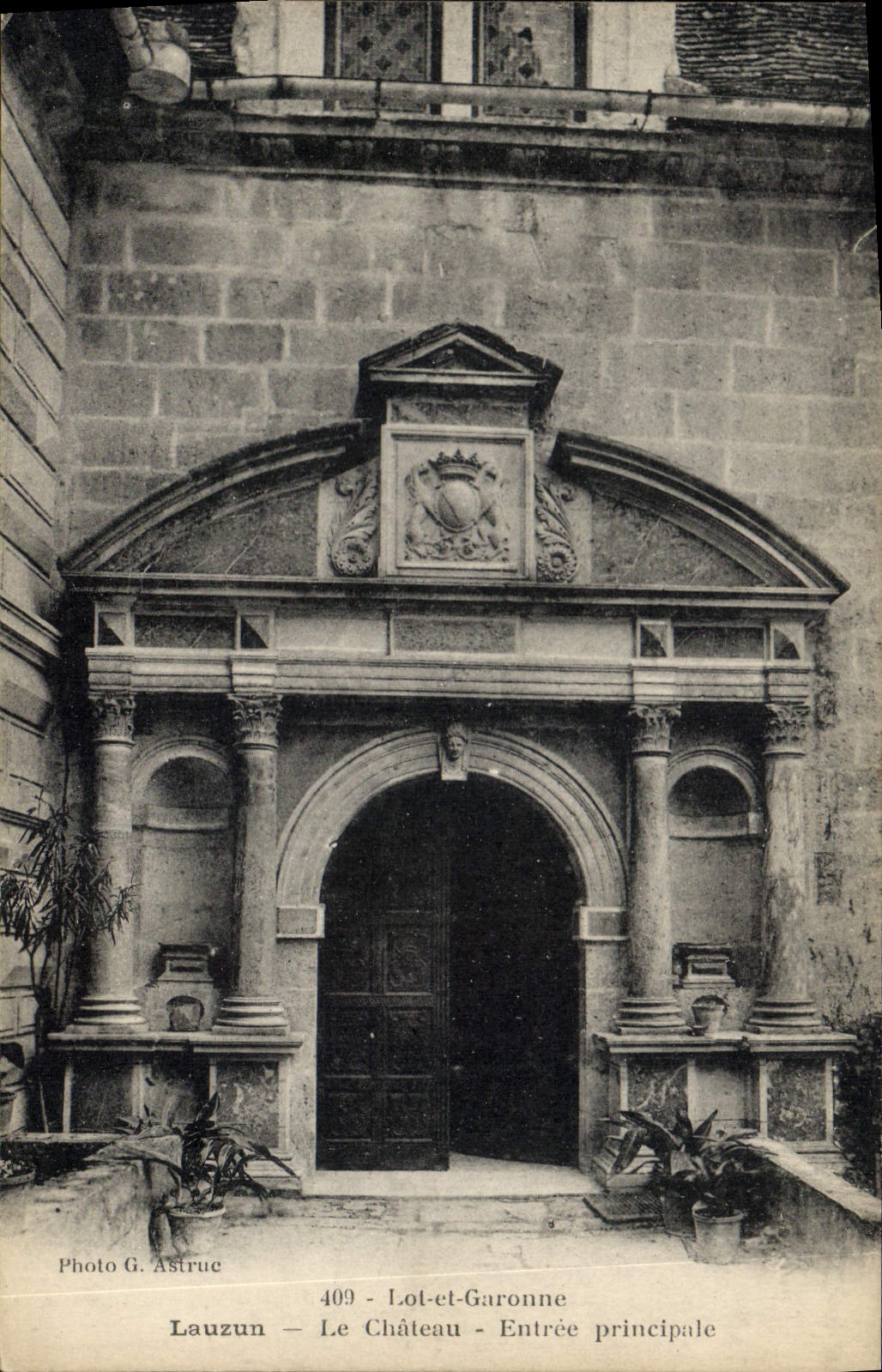 CPA Lot et Garonne Lauzu Le Chateau Entree principale 