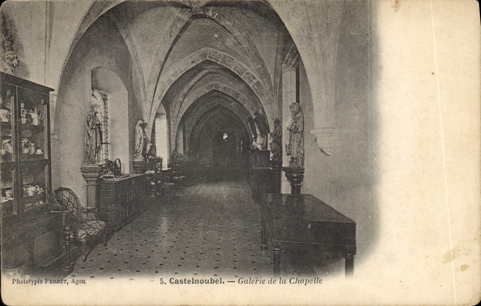 CPA Castelnoubel Galerie de la Chapelle 