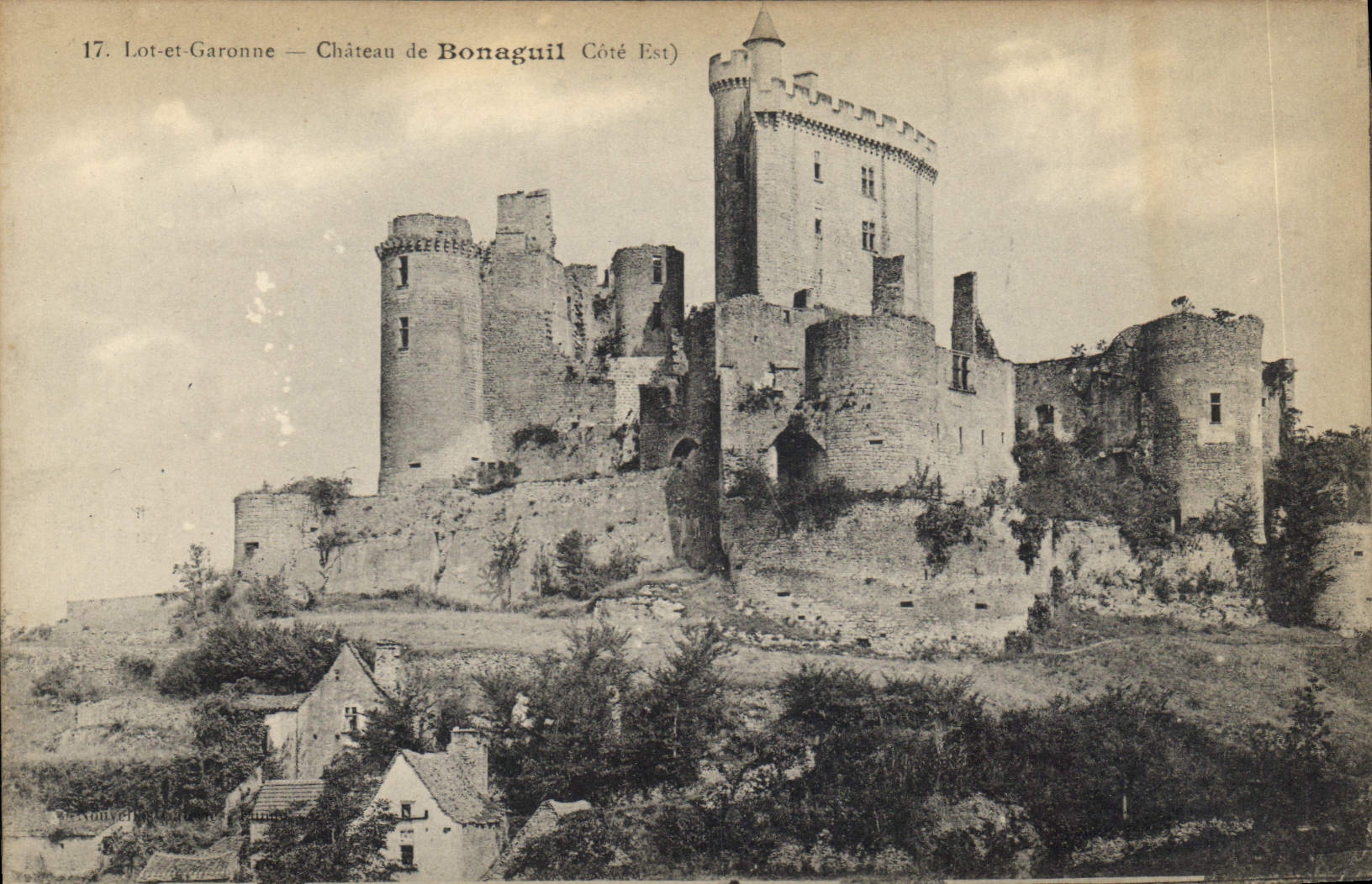 CPA Lot et Garonne Chateau de Bonaguil Cote Est 