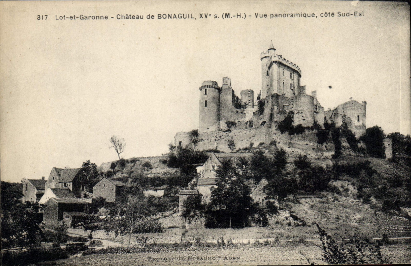 CPA Lot et Garonne Chateau de Bonaguil Vue panoramique cote Sud Est