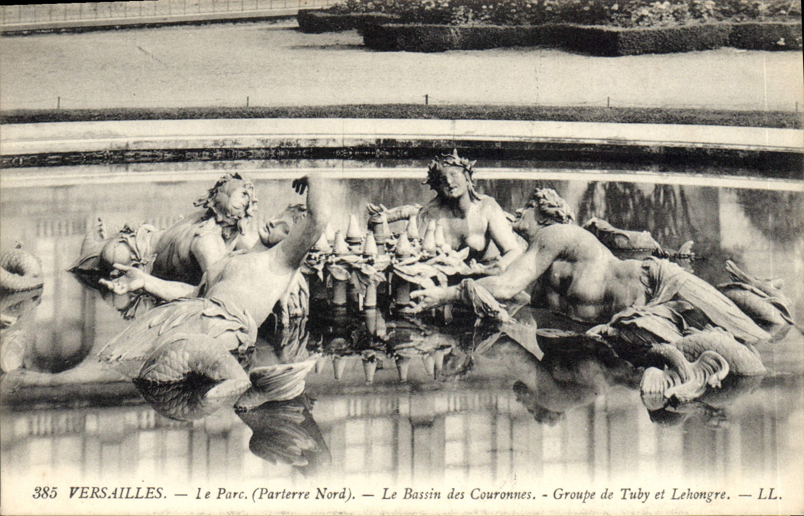 CPA Versailles Le Parc Parterre Nord Le Bassin des Couronnes Groupes de Tuby et Lehongre