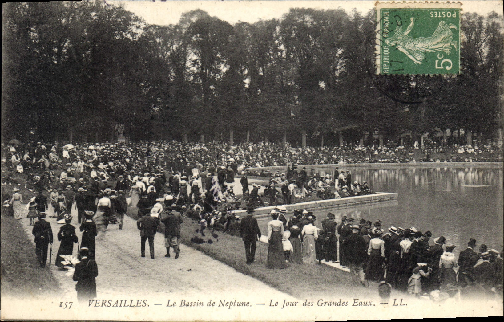 CPA Versailles Le Bassin de Neptune Le Jour des Grandes Eaux 