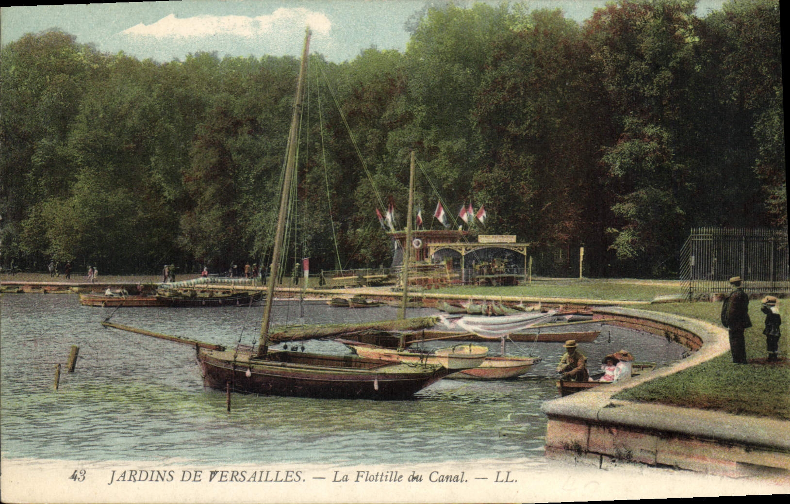 CPA Jardins de Versailles La Flottille du Canal Bateau