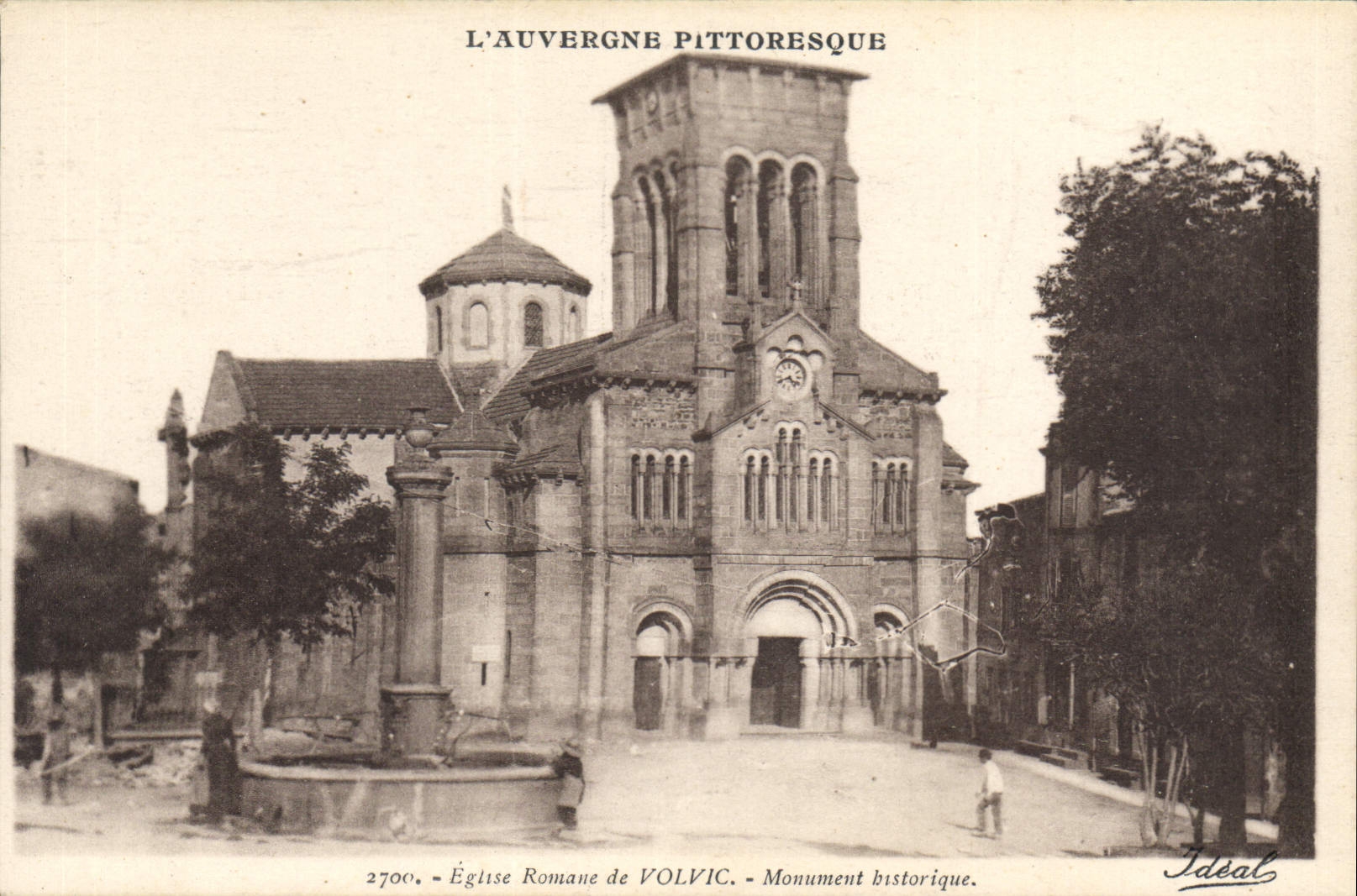 CPA L'Auvergne Pittorisque Eglise Romane de Volvic Monument historique