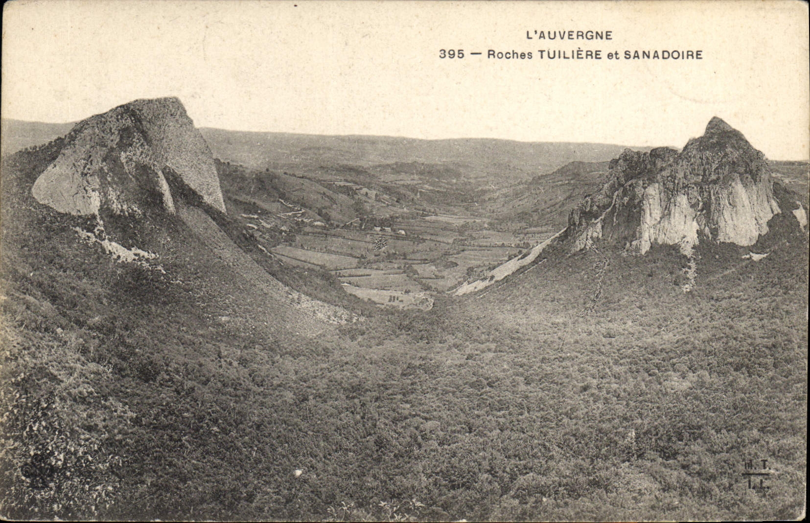 CPA L'Auvergne Roches Tuilerie et Sanadoire
