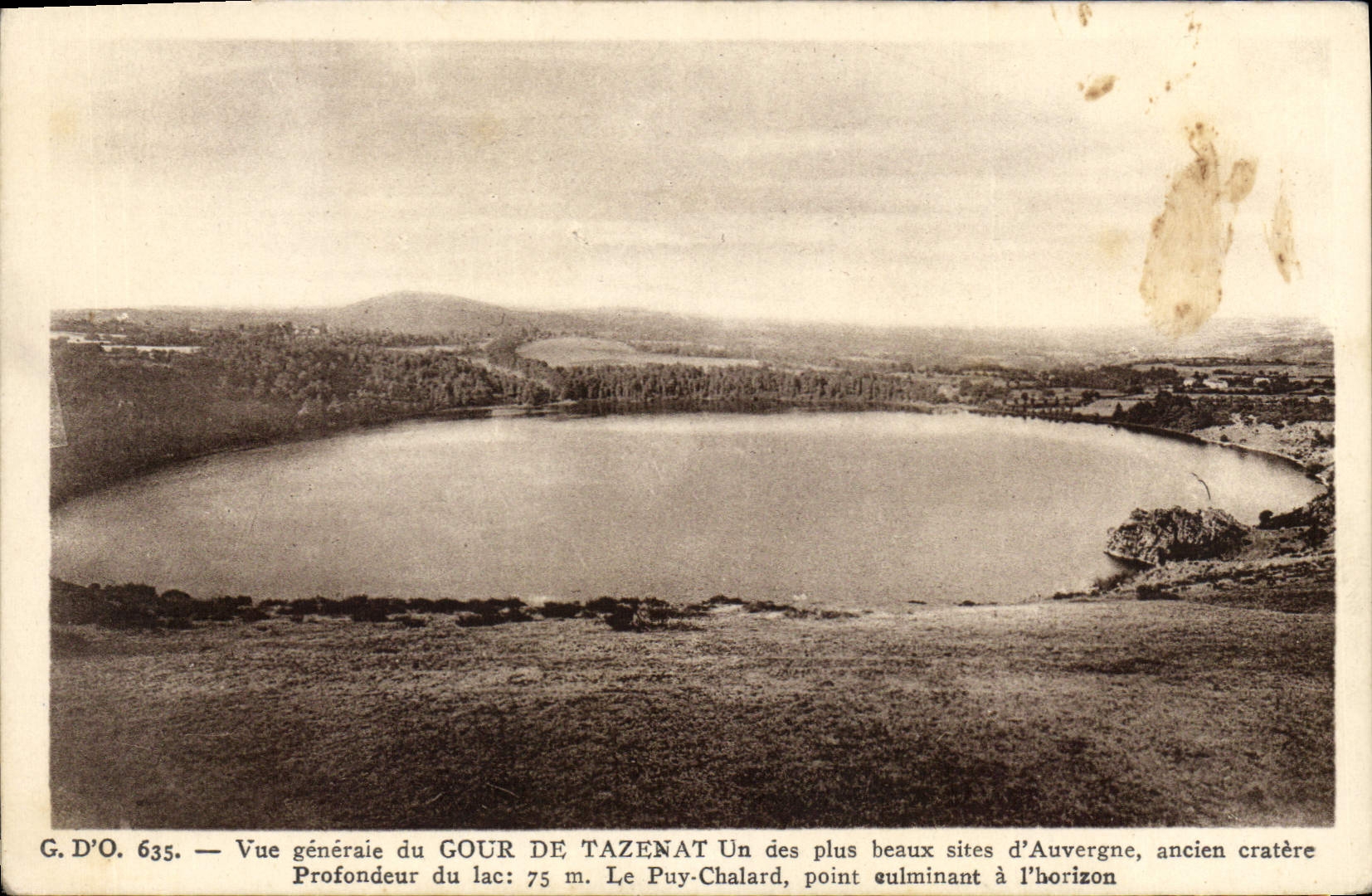 CPA Vue generale Gour de Tazenat un des beaux sites d'Auvergne