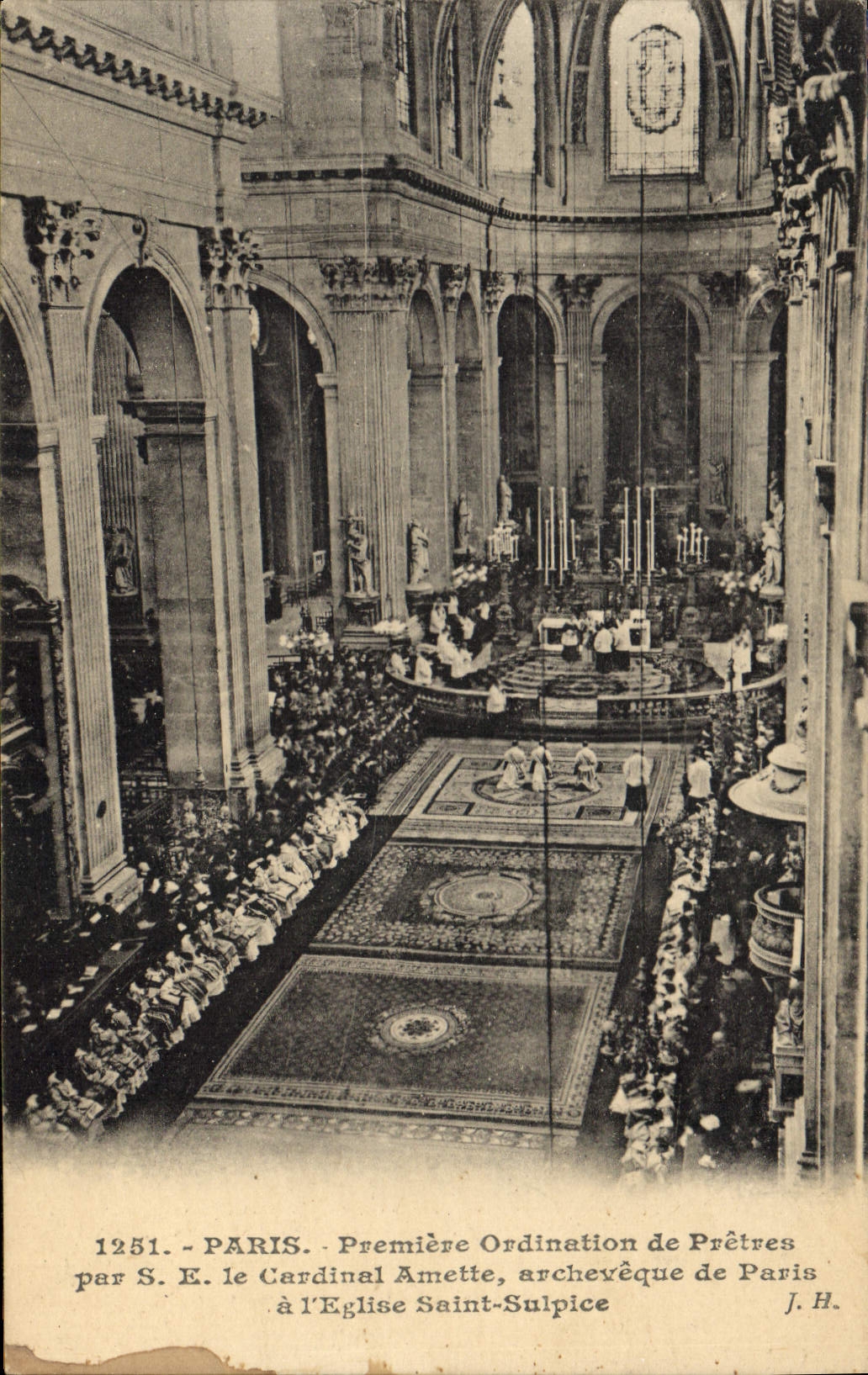 CPA Paris Premiere Ordination de Pretren par SE le Cardinal Amette archeveque de Paris a l'Eglise Sa
