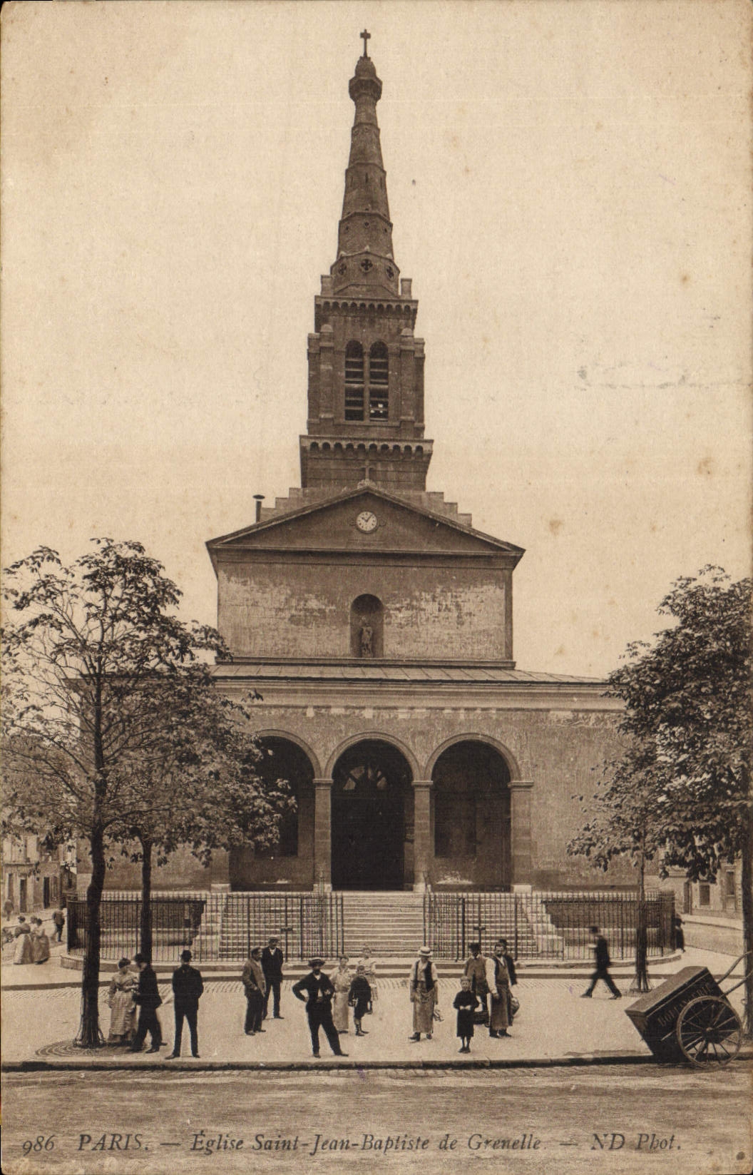 CPA Paris Eglise Saint Jean Baptiste de Grenelle 