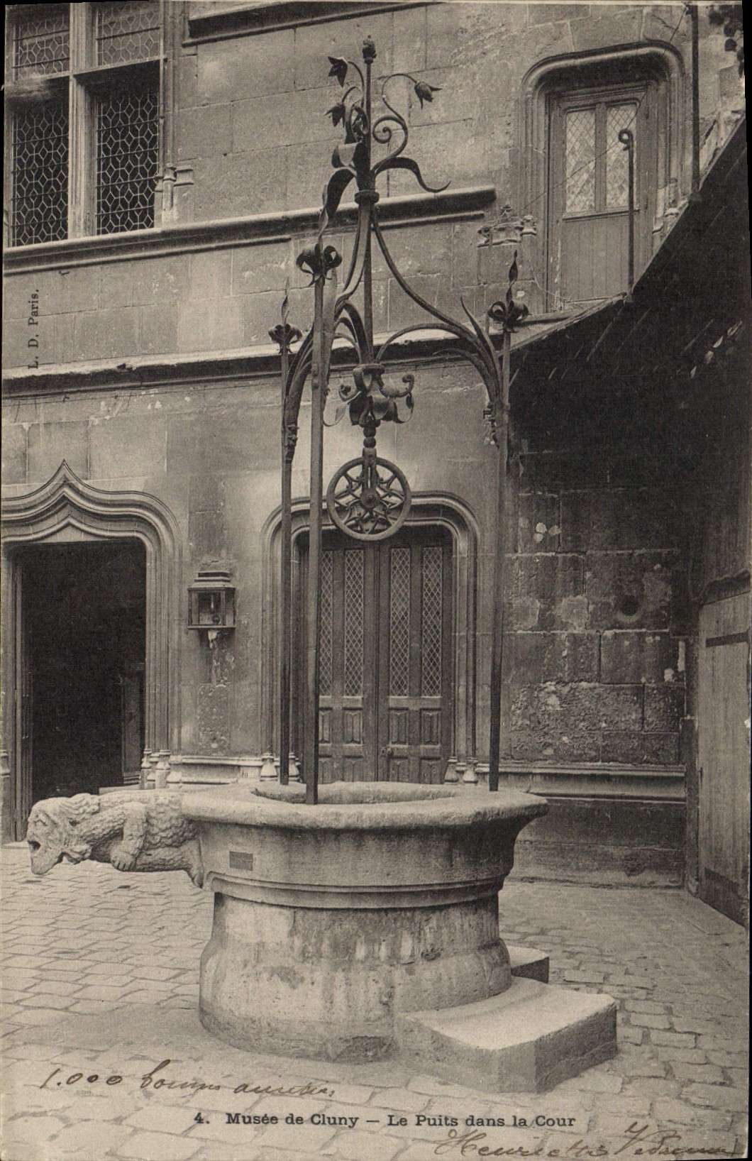 CPA Musee de Cluny Le Puits dans la Cour 