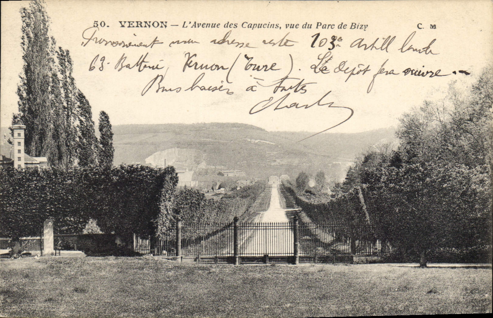 CPA Vernon L'Avenue des Capucins vue du Parc de Bizy