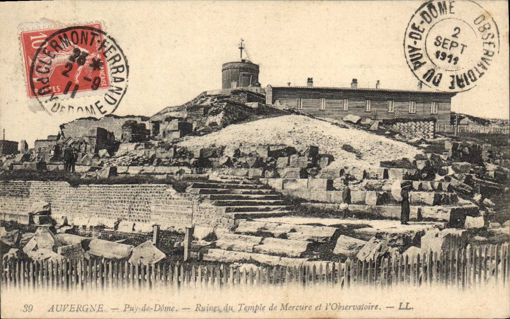 CPA Auvergne Puy de Dome Ruines du Temple de Mercure et l'Observatoire