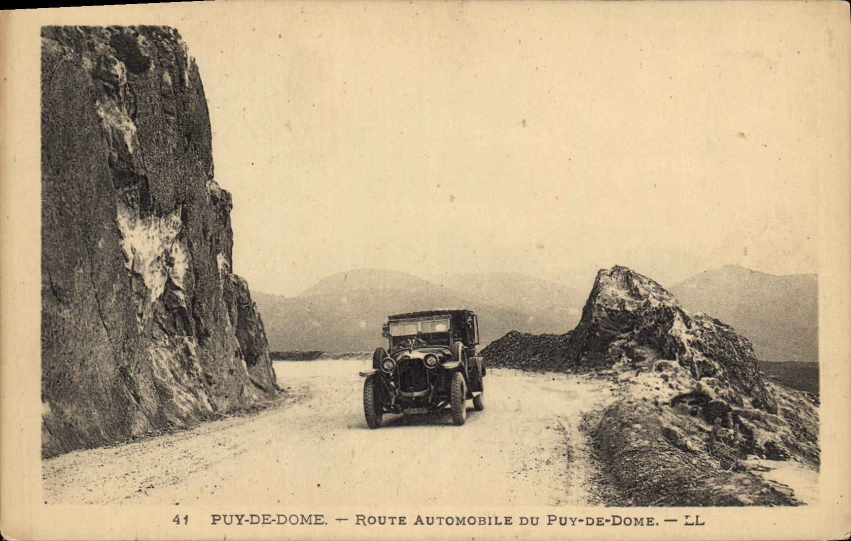 CPA Puy de Dome Route Automobile du Puy de Dome 