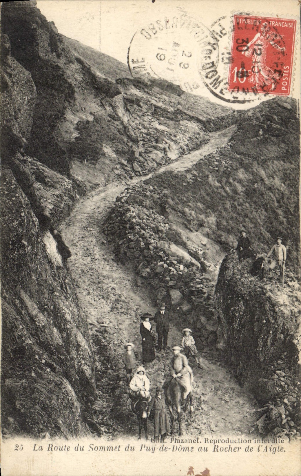 CPA La Route du Sommet du Puy de Dome au Rocher de l'Aigle Ane Mule