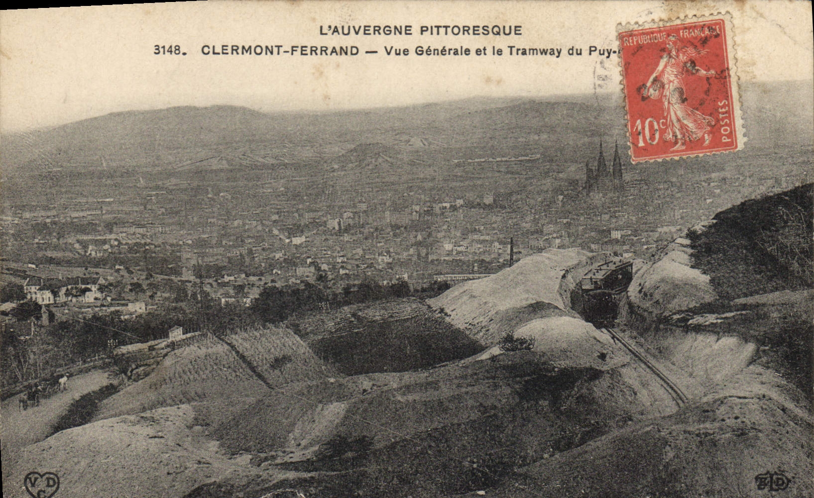 CPA L'Auvergne Pittoresque Clermont Ferrand Vue Generale et le Tramway Train