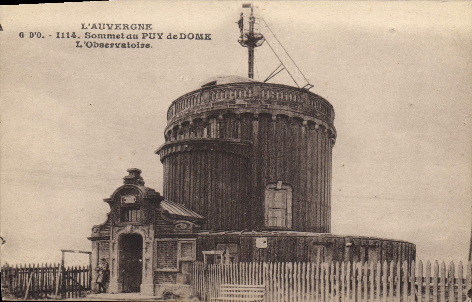 CPA L'Auvergne Sommet du Puy de Dome L'Observatoire