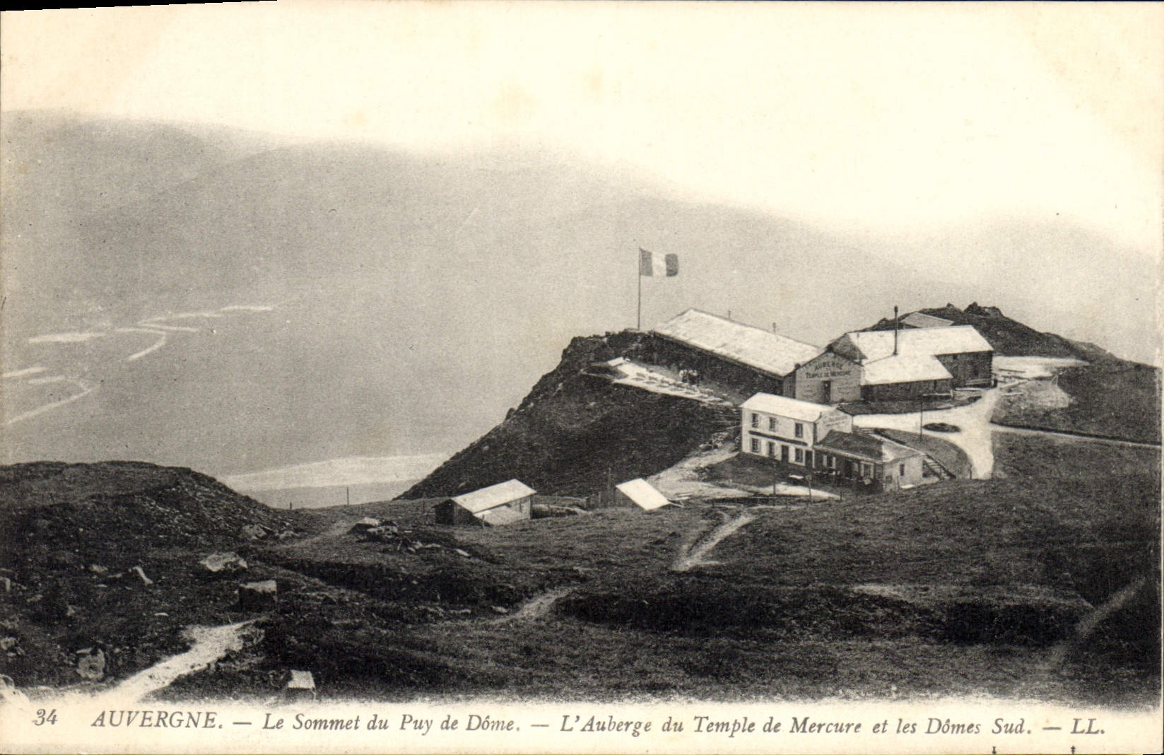 CPA Auvergne Le Sommet du Puy de Dome L'Auberge du Temple de Mercure et les Domes Sud