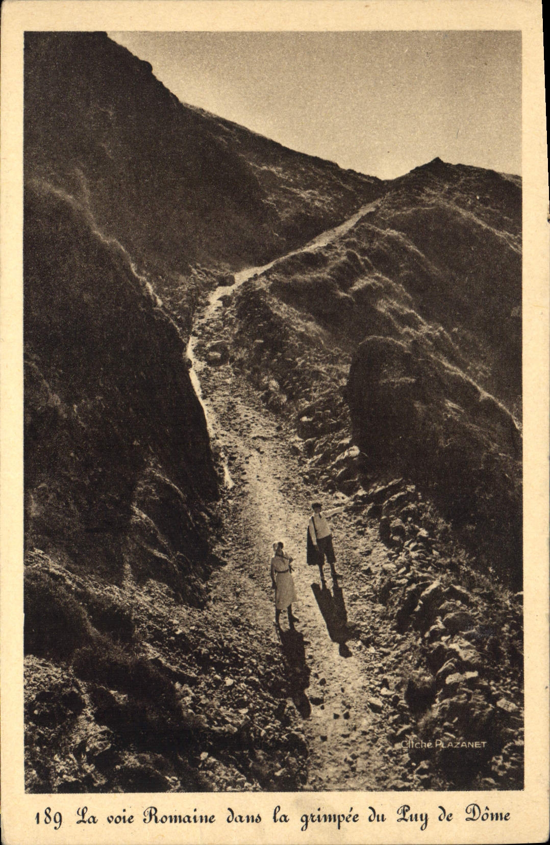 CPA La voie Romaine dans la grimpee du Puy de Dome 
