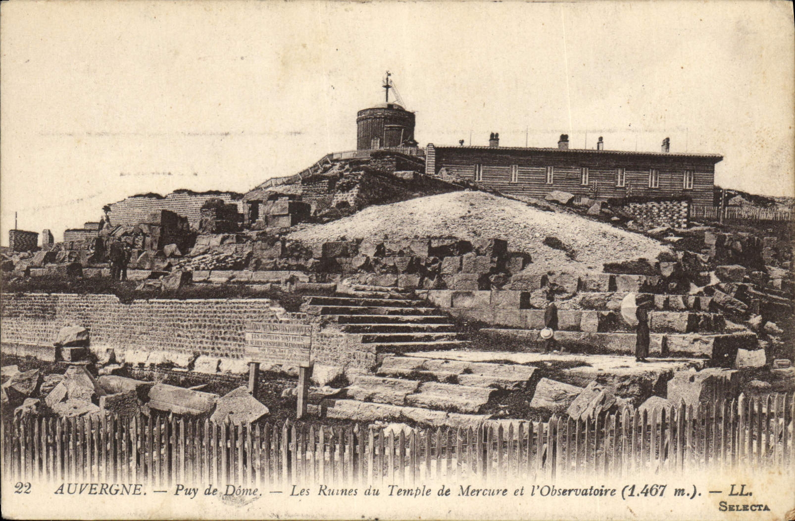 CPA Auvergne Puy de Dome Les Ruines du Temple de Mercure et l'Observatoire 
