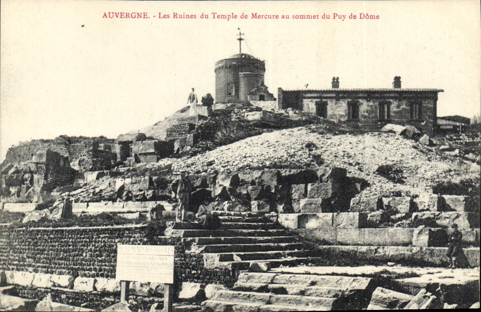 CPA Auvergne Les Ruines du Temple de Mercure au sommet du Puy de Dome