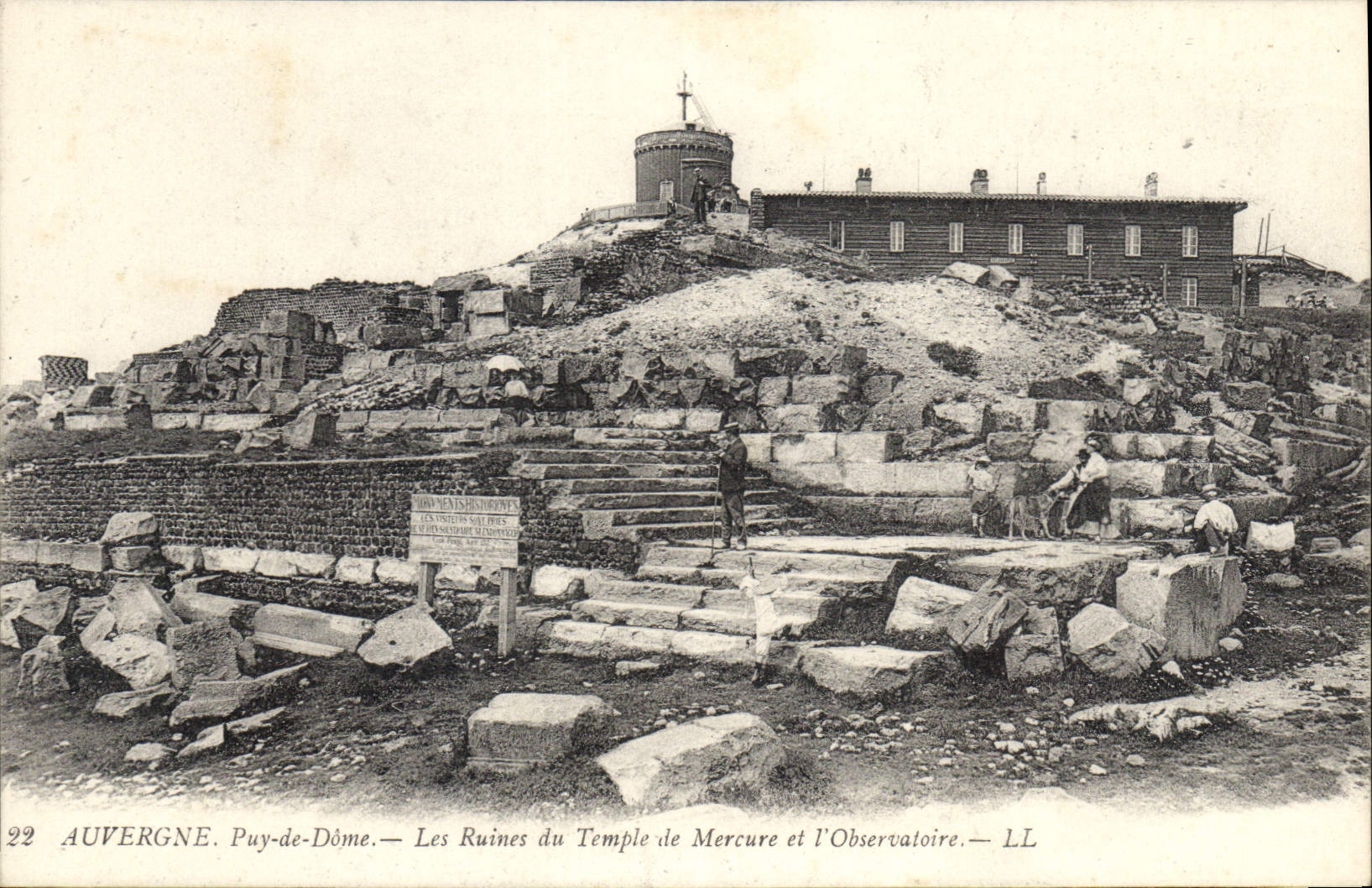 CPA Auvergne Puy de Dome Les Ruines du Temple de Mercure et l'Observatoire 