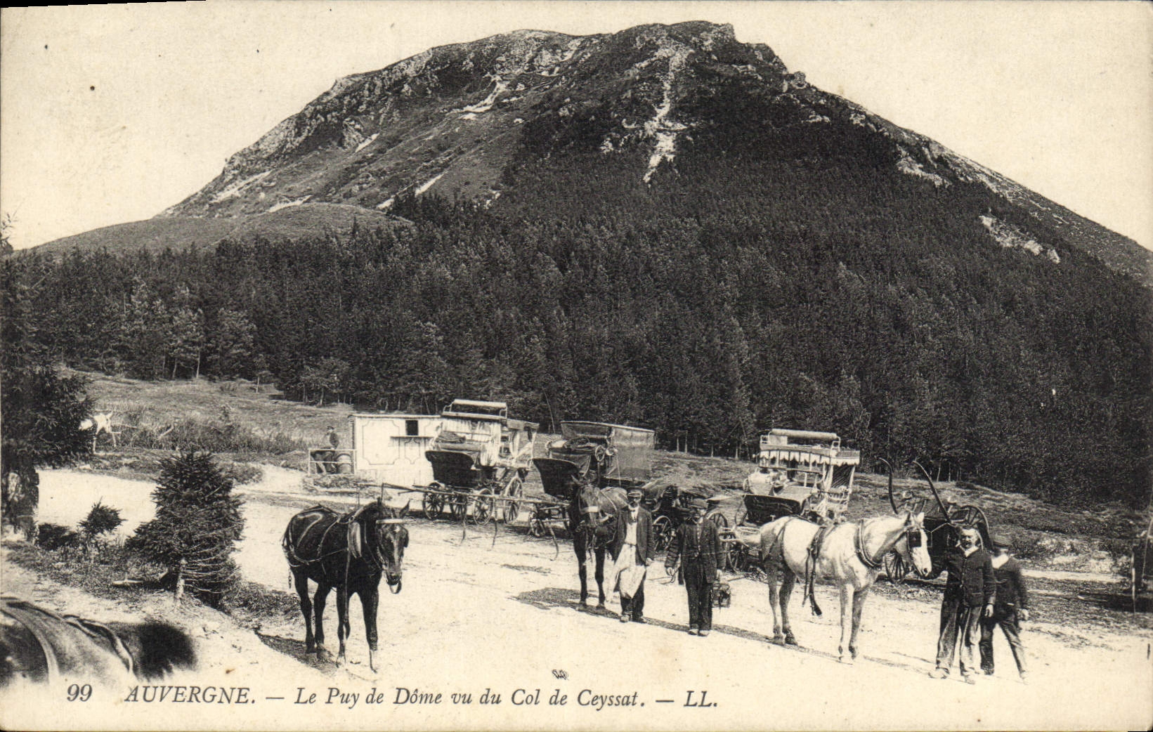 CPA Auvergne Le Puy de Dome vu du Col de Ceyssat 