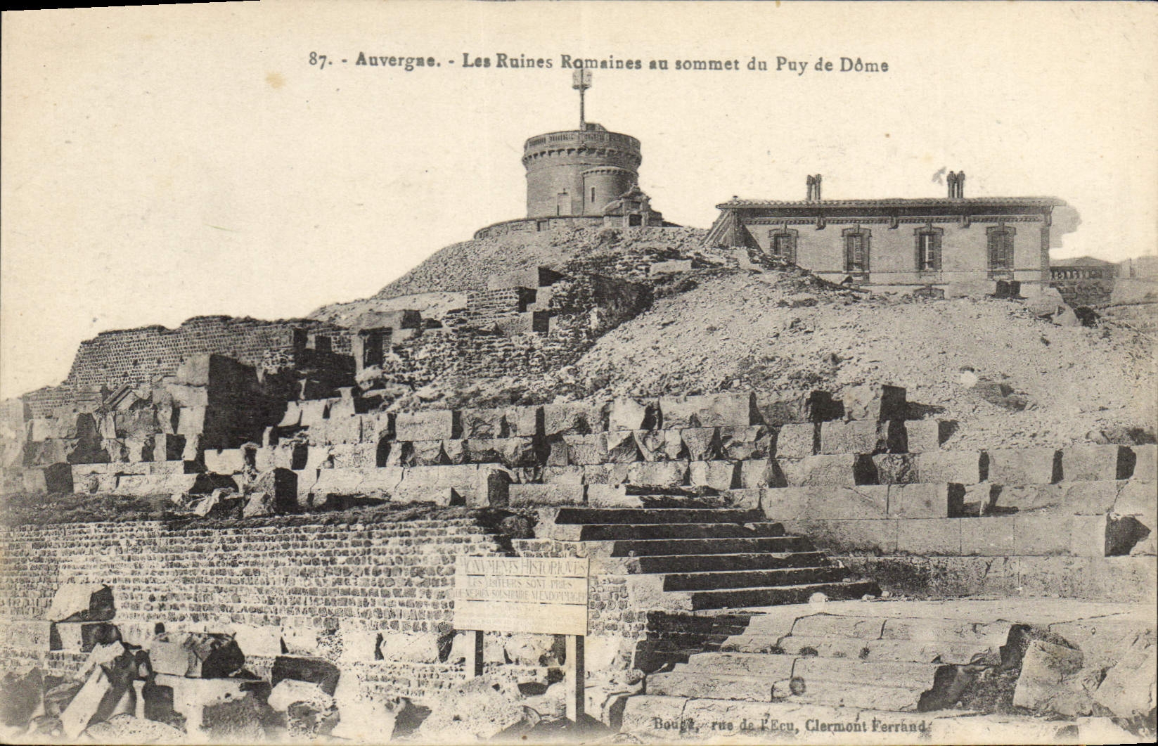 CPA Auvergne Les Ruines Romaines au sommet du Puy de Dome 
