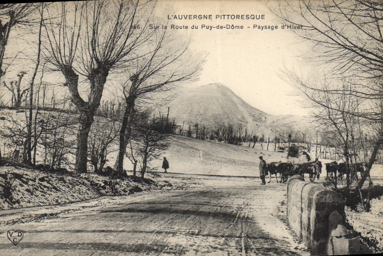 CPA Sur la Route du Puy de Dome Paysage d'Hiver 