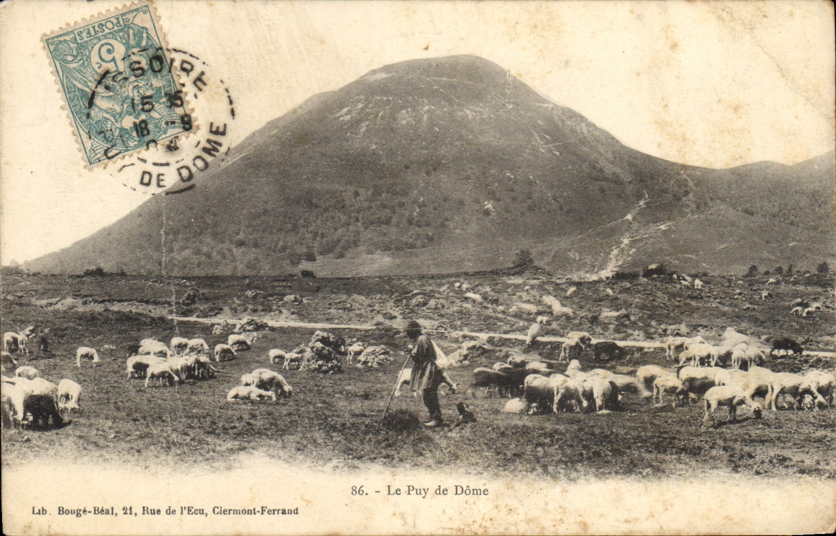 CPA Le Puy de Dome Berger et moutons