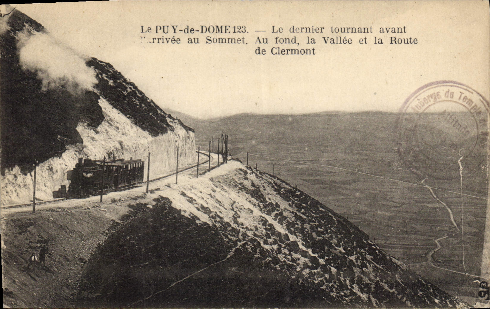 CPA Le Puy de Dome Le dernier tournant avant arrivee au Sommet Au fond la Vallee et la Route de Cler