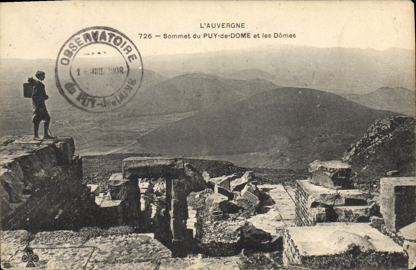 CPA L'Auvergne Sommet du Puy de Dome et les Domes 