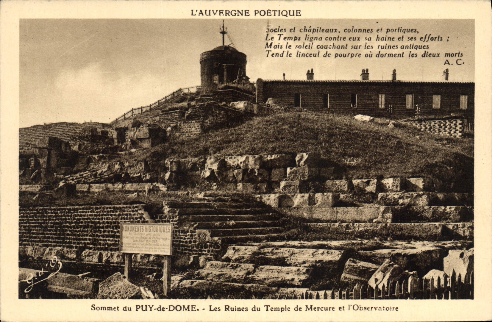 CPA Sommet du Puy de Dome Les Ruines du Temple de Mercure et l'Observatoire 
