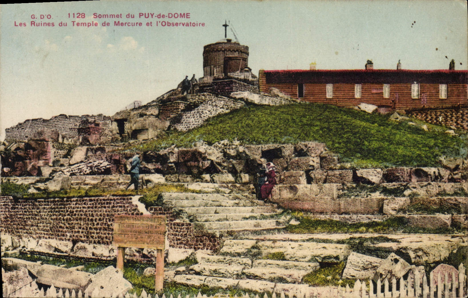 CPA Sommet du Puy de Dome Les Ruines du Temple de Mercure et l'Observatoire 