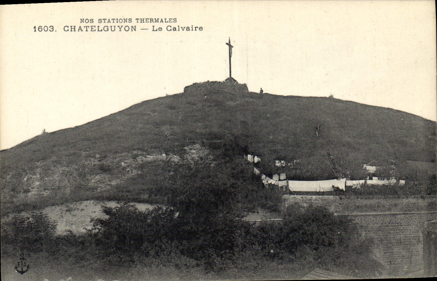 CPA Statione Thermales Chatelguyon Le Calvaire 