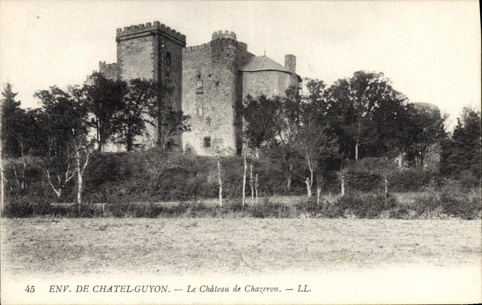 CPA Env de Chatel Guyon Le Chateau de Chazerou 