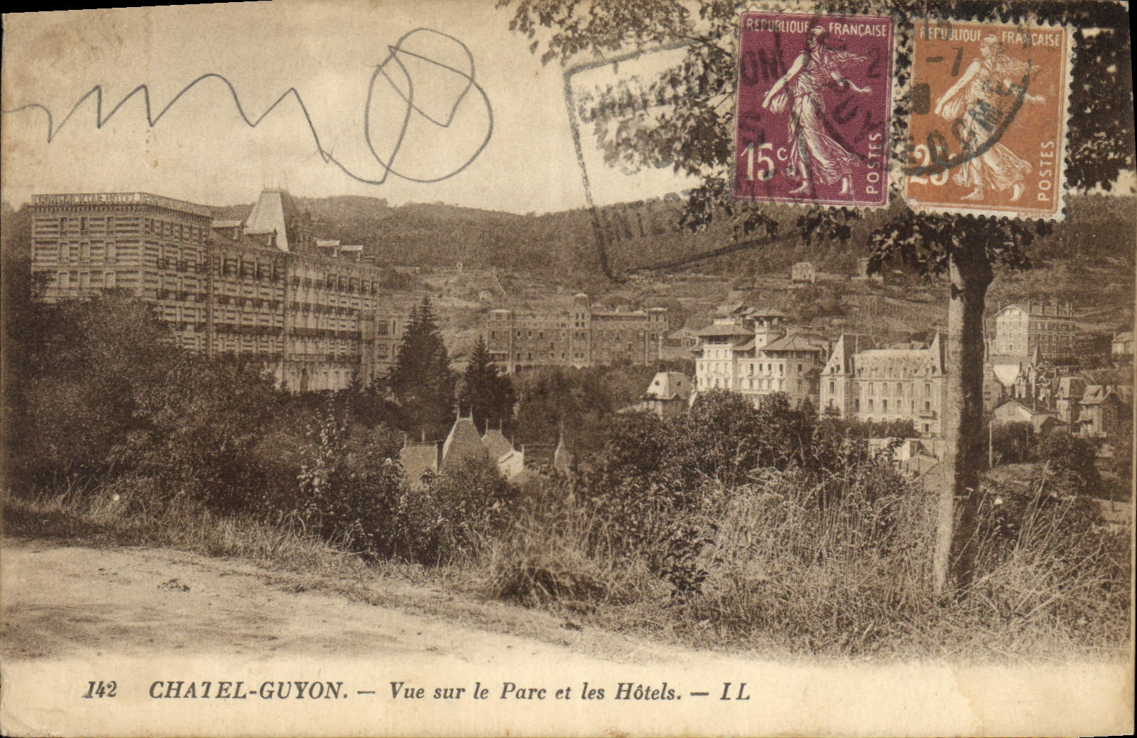 CPA Chatel Guyon Vue sur le Parc et les Hotels